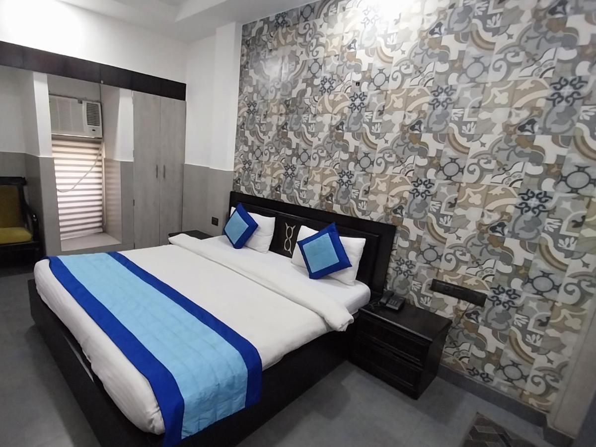 Hotel Crystal Palace New Delhi Exterior photo